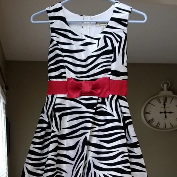 Juniors black and white dress - Picture 2 of 3